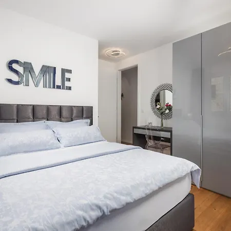 Luxury Hyperion With Private Pool And Garden * 무르테르