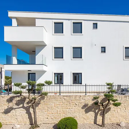 Luxury Hyperion With Private Pool And Garden *