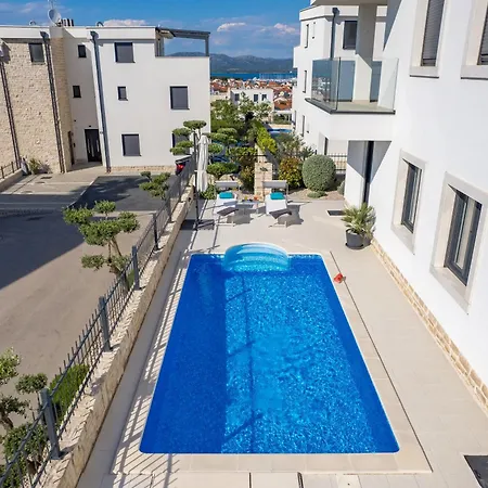 Luxury Hyperion With Private Pool And Garden Apartment *