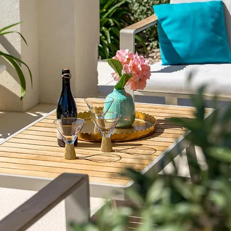 Luxury Hyperion With Private Pool And Garden Апартаменты *