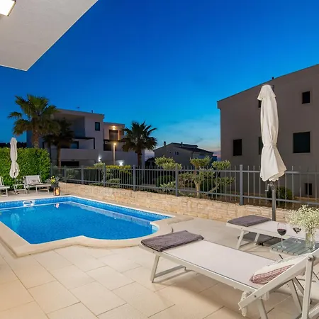 Apartament Luxury Hyperion With Private Pool And Garden Murter