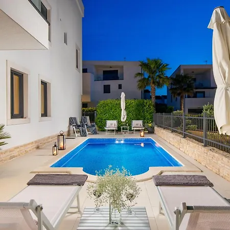 Apartment Luxury Hyperion With Private Pool And Garden *