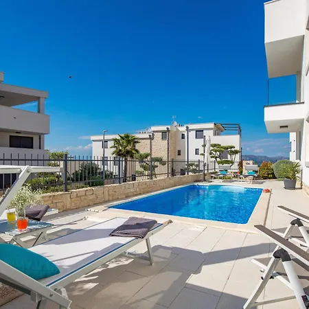 Apartment Luxury Hyperion With Private Pool And Garden *