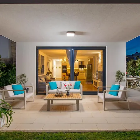Apartment Luxury Hyperion With Private Pool And Garden Murter