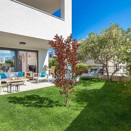 Luxury Hyperion With Private Pool And Garden Апартаменты