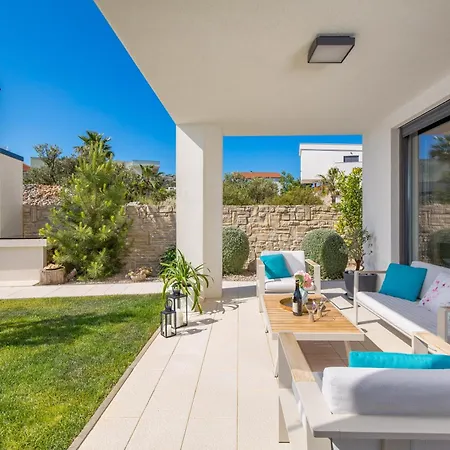Luxury Hyperion With Private Pool And Garden Apartment *