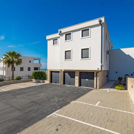 Luxury Hyperion With Private Pool And Garden Murter