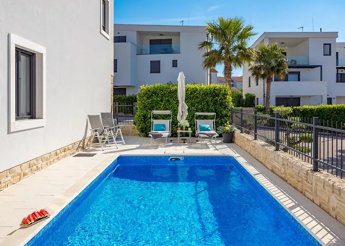 Luxury Hyperion With Private Pool And Garden