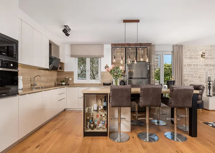 Luxury Hyperion With Private Pool And Garden Apartament