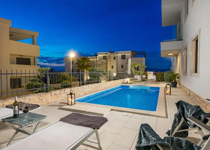 Luxury Hyperion With Private Pool And Garden Apartament