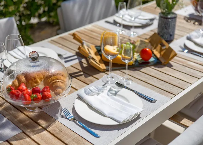 Luxury Hyperion With Private Pool And Garden