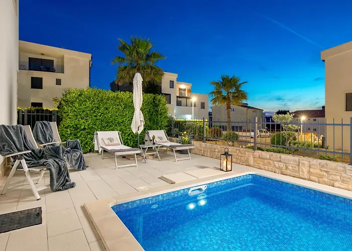 Luxury Hyperion With Private Pool And Garden Murter