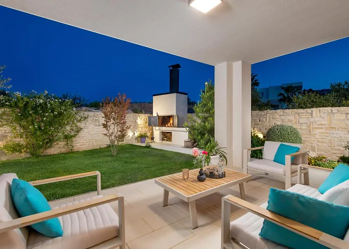 Luxury Hyperion With Private Pool And Garden Apartament