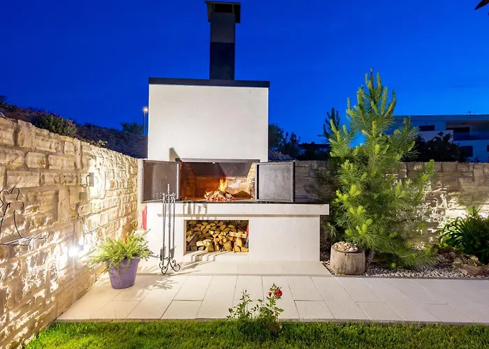 Apartament Luxury Hyperion With Private Pool And Garden Murter