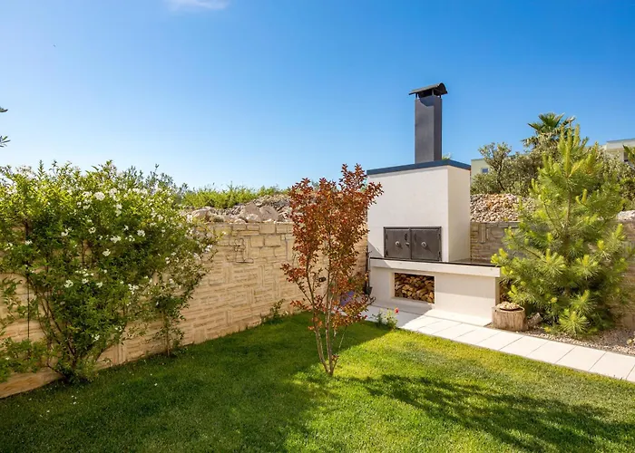 Luxury Hyperion With Private Pool And Garden Murter